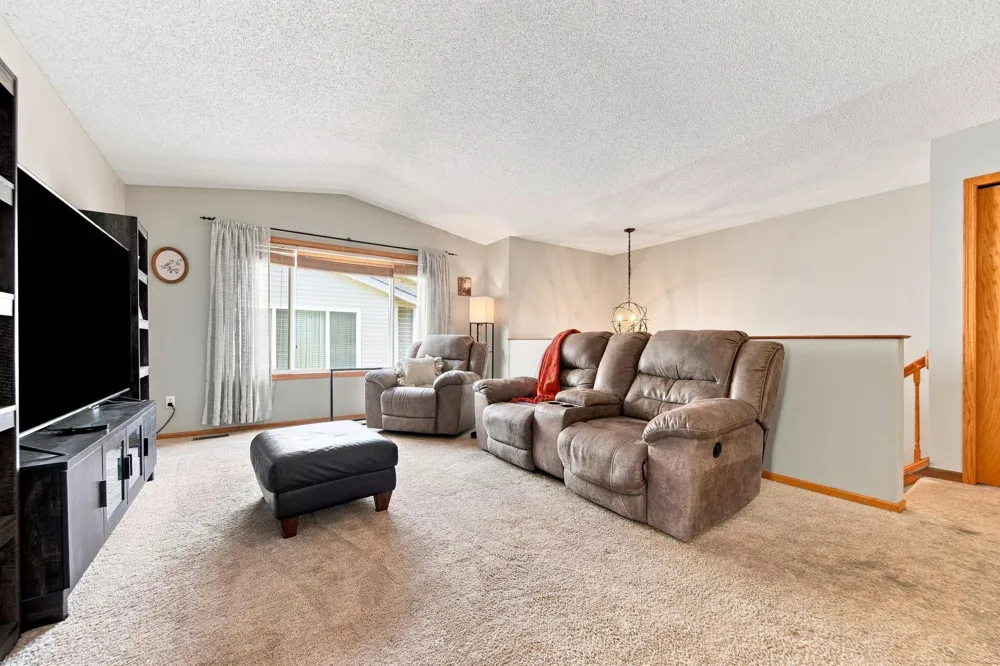 577 Kendall Drive Hastings, MN 55033
