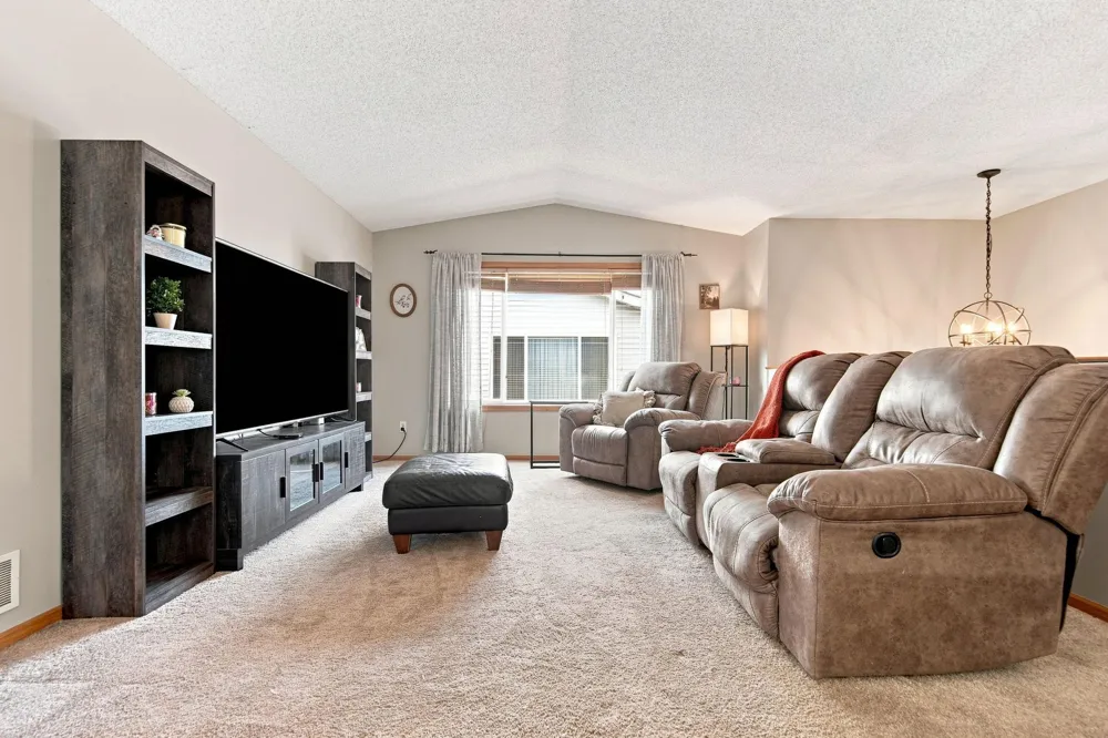 577 Kendall Drive Hastings, MN 55033