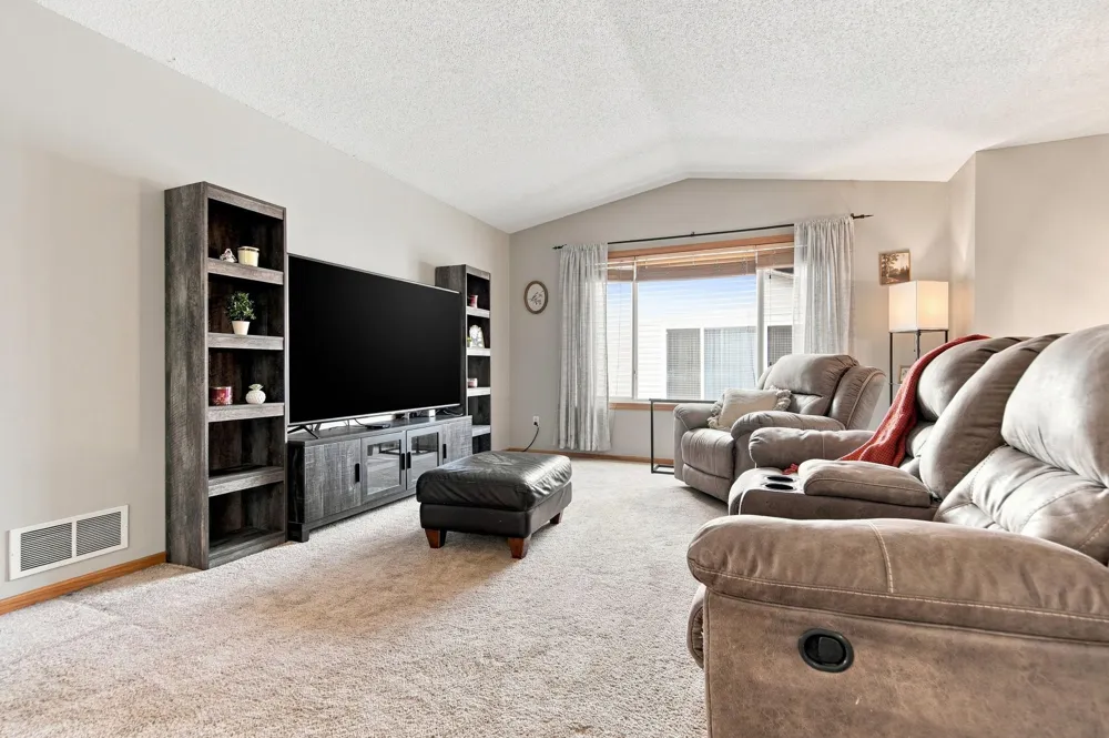 577 Kendall Drive Hastings, MN 55033