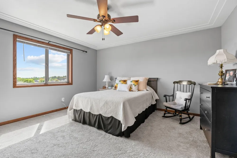 930 Aspen Circle Watertown, MN 55388