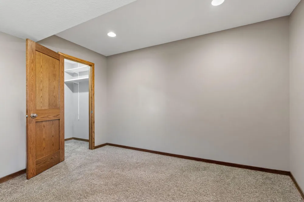 930 Aspen Circle Watertown, MN 55388