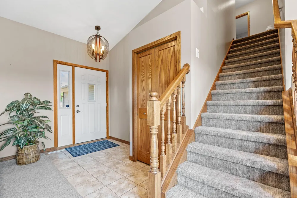 930 Aspen Circle Watertown, MN 55388