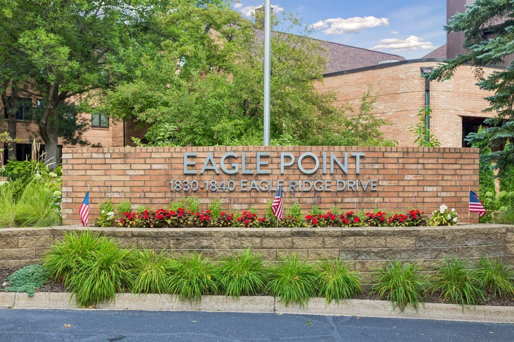 1830 Eagle Ridge Drive #2003 Mendota Heights, MN 55118