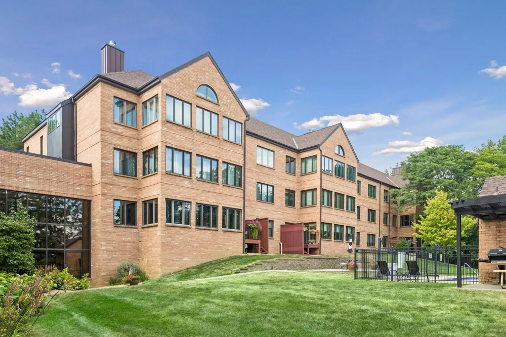 1830 Eagle Ridge Drive #2003 Mendota Heights, MN 55118