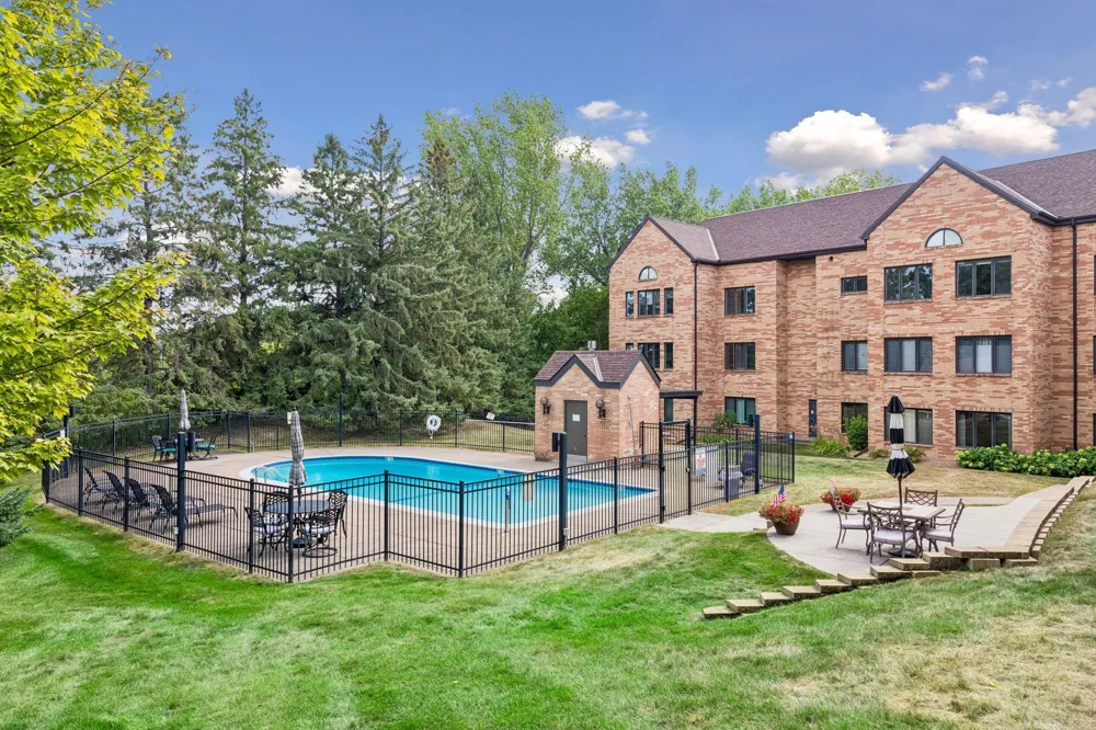 1830 Eagle Ridge Drive #2003 Mendota Heights, MN 55118