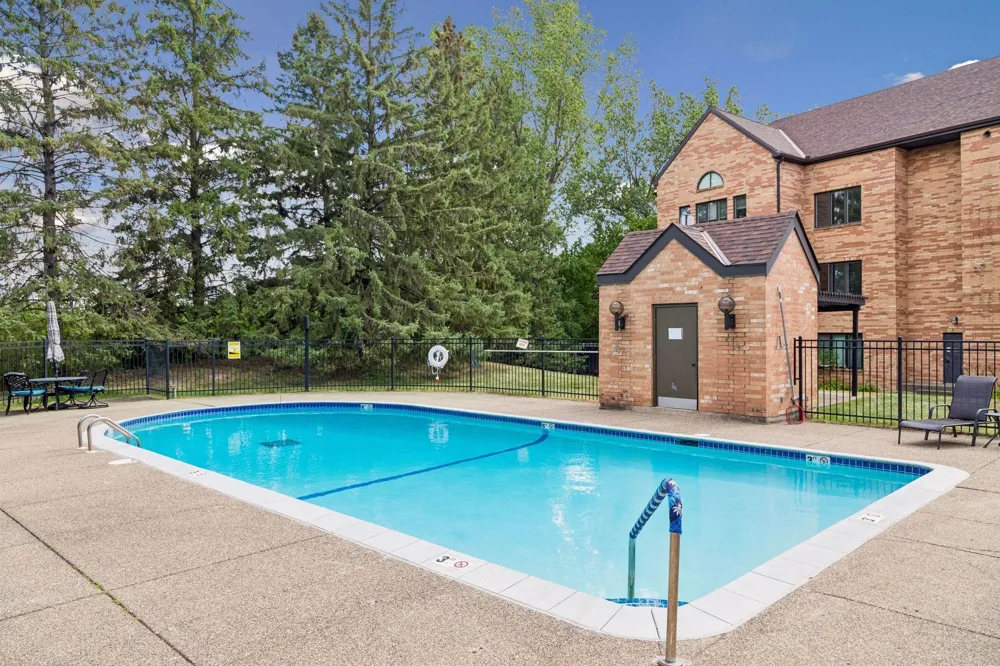 1830 Eagle Ridge Drive #2003 Mendota Heights, MN 55118