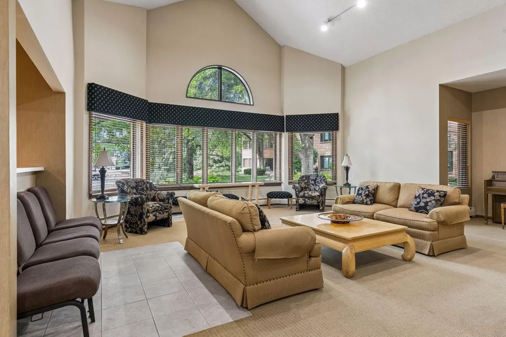 1830 Eagle Ridge Drive #2003 Mendota Heights, MN 55118
