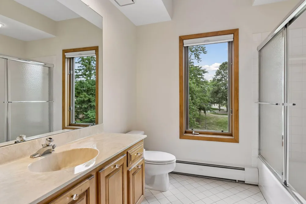 1830 Eagle Ridge Drive #2003 Mendota Heights, MN 55118