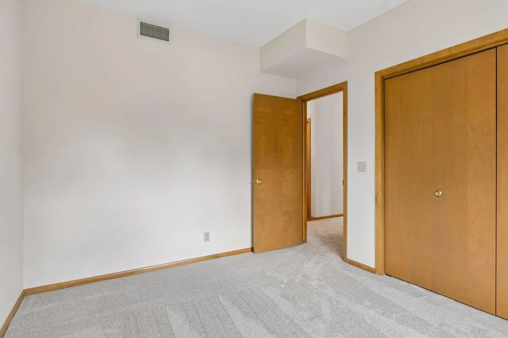 1830 Eagle Ridge Drive #2003 Mendota Heights, MN 55118