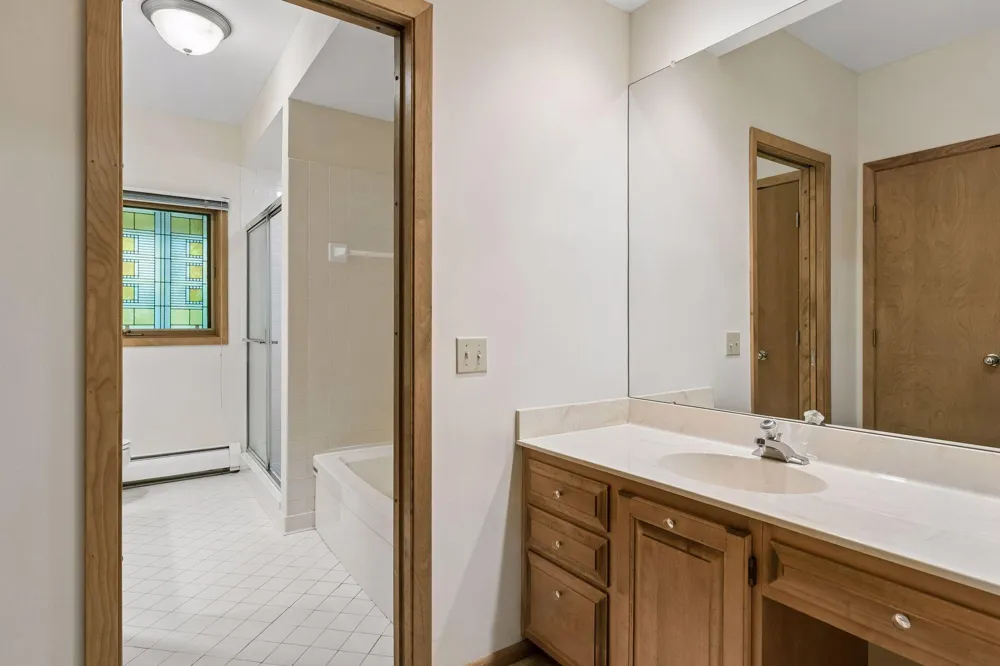1830 Eagle Ridge Drive #2003 Mendota Heights, MN 55118