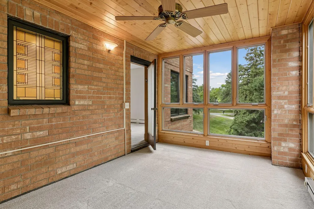 1830 Eagle Ridge Drive #2003 Mendota Heights, MN 55118