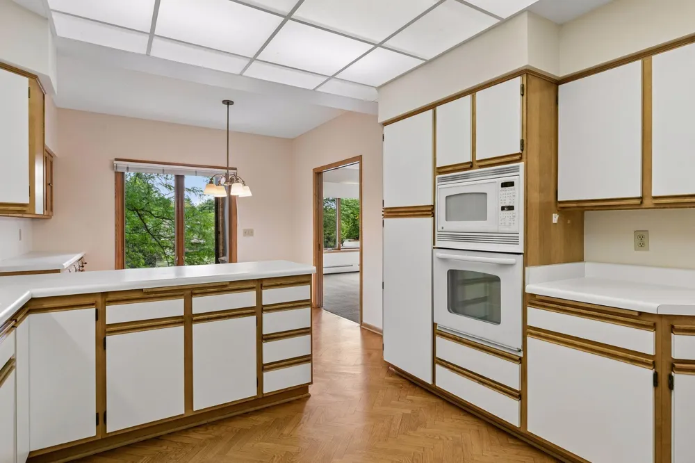 1830 Eagle Ridge Drive #2003 Mendota Heights, MN 55118
