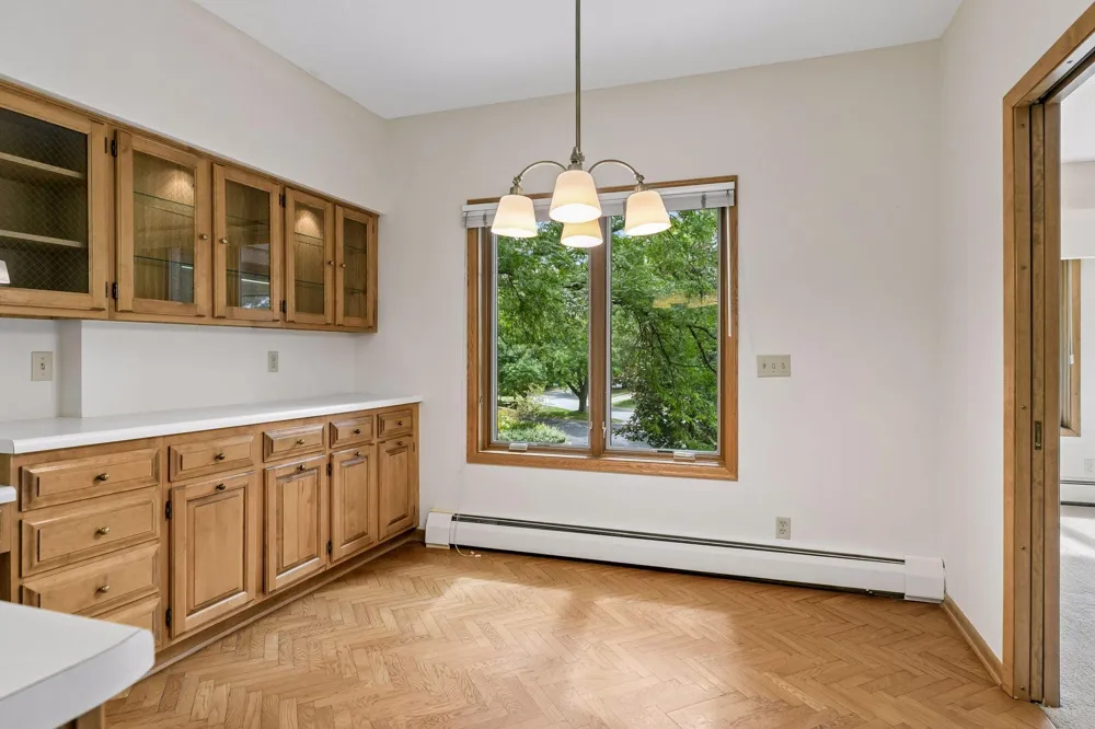 1830 Eagle Ridge Drive #2003 Mendota Heights, MN 55118