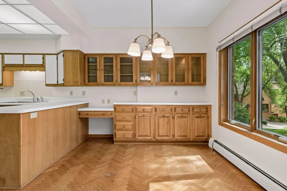 1830 Eagle Ridge Drive #2003 Mendota Heights, MN 55118