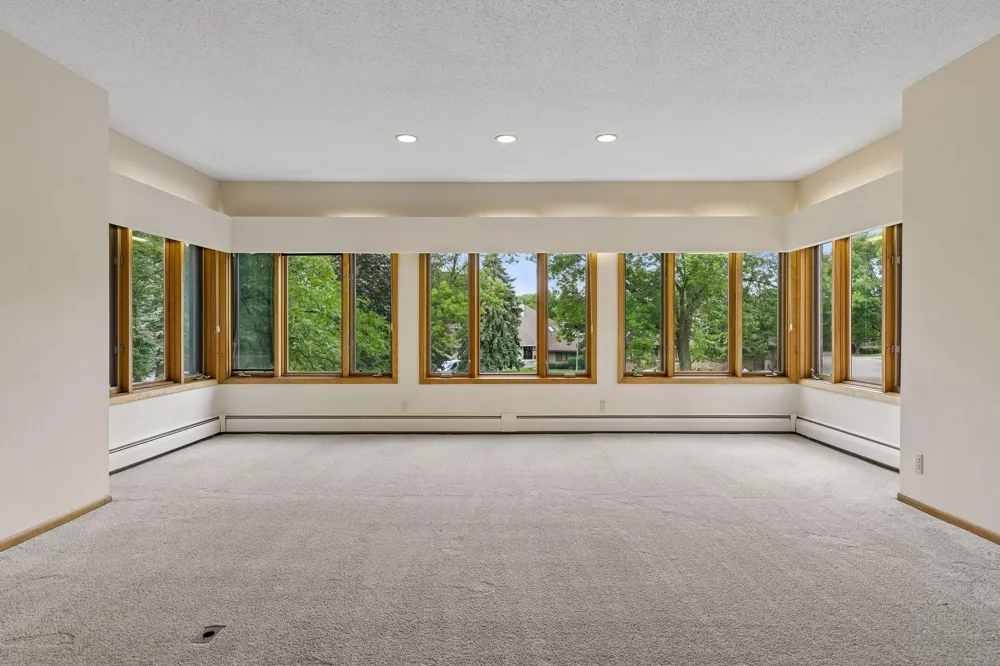 1830 Eagle Ridge Drive #2003 Mendota Heights, MN 55118