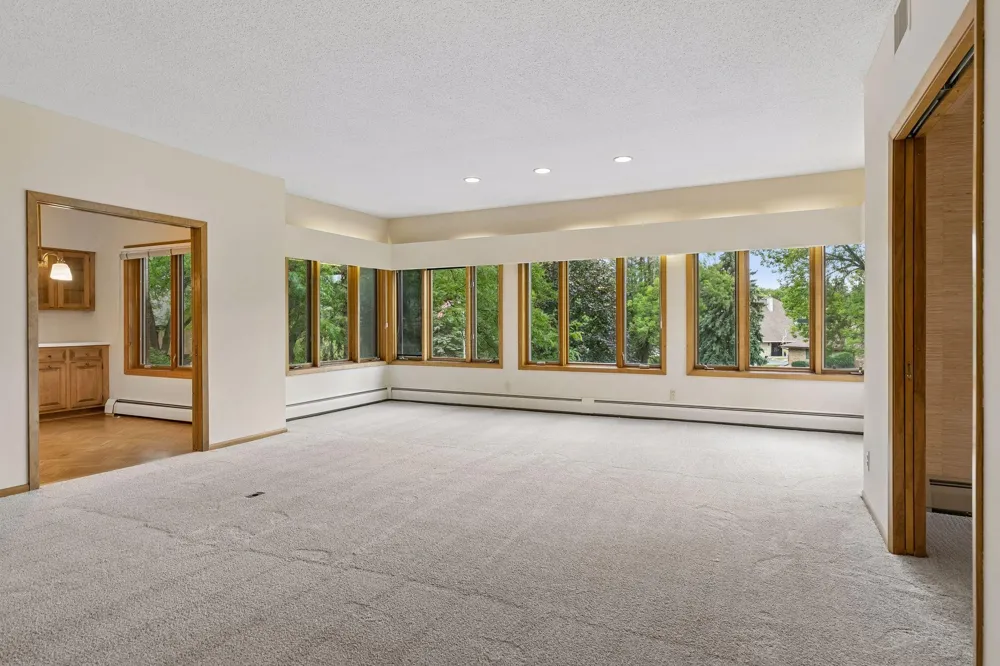 1830 Eagle Ridge Drive #2003 Mendota Heights, MN 55118