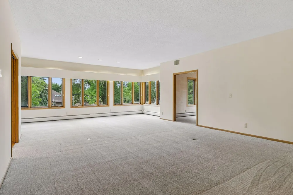 1830 Eagle Ridge Drive #2003 Mendota Heights, MN 55118