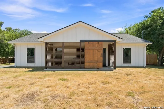 1111 Avenue K Hondo, TX 78861