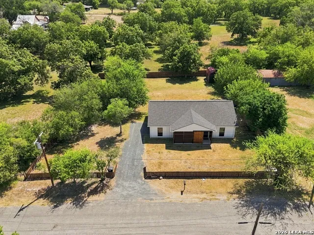 1111 Avenue K Hondo, TX 78861