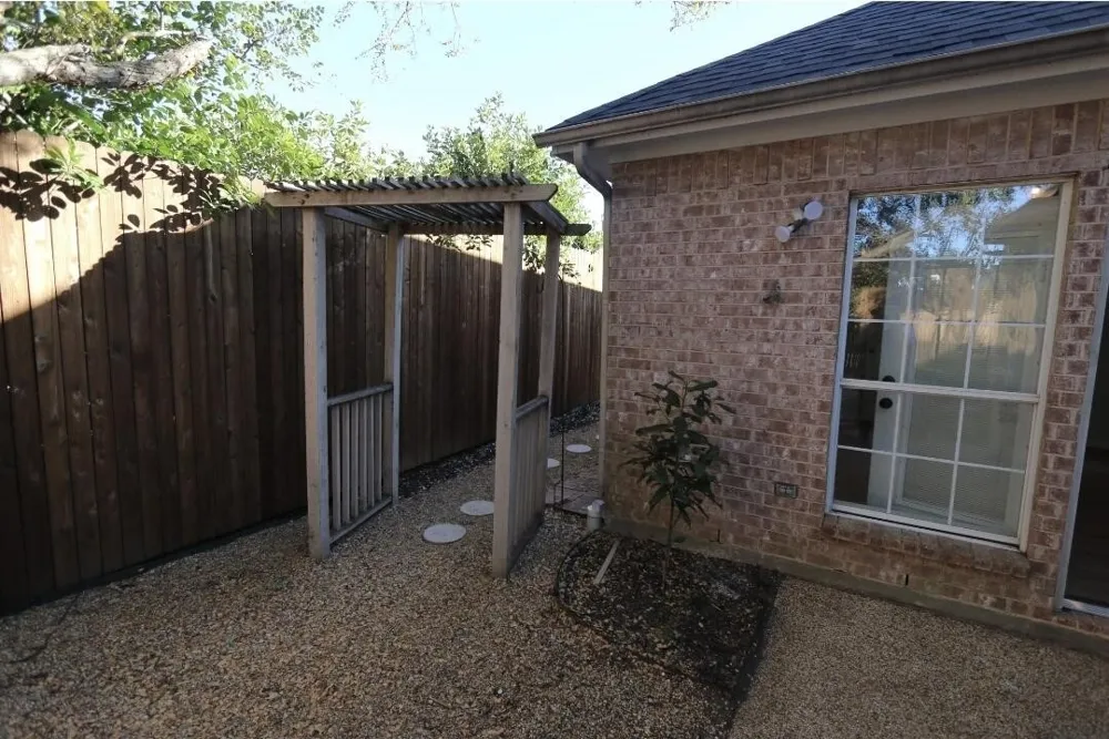 2409 Hunter Place Lane Arlington, TX 76006