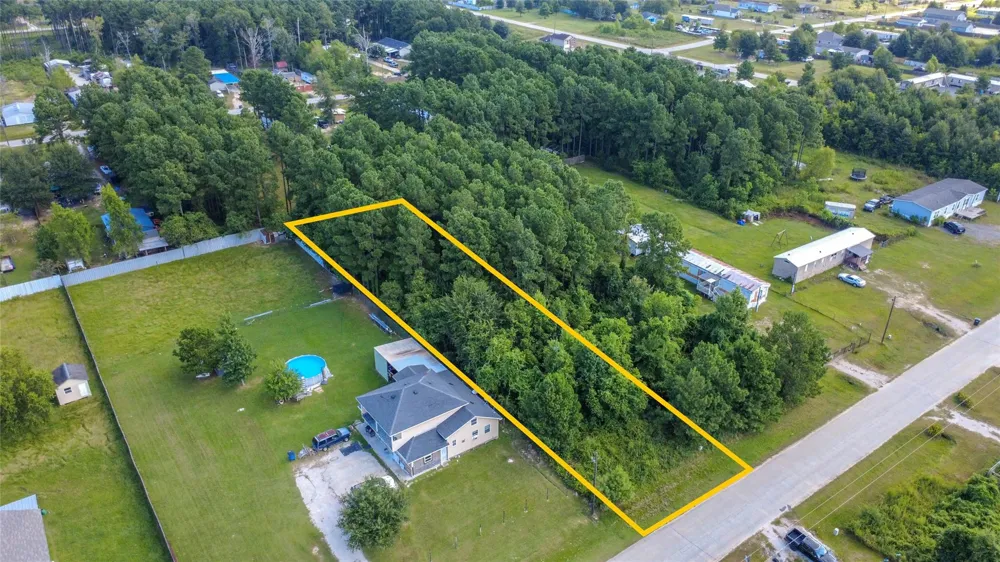 169 County Road 3560 Cleveland, TX 77327
