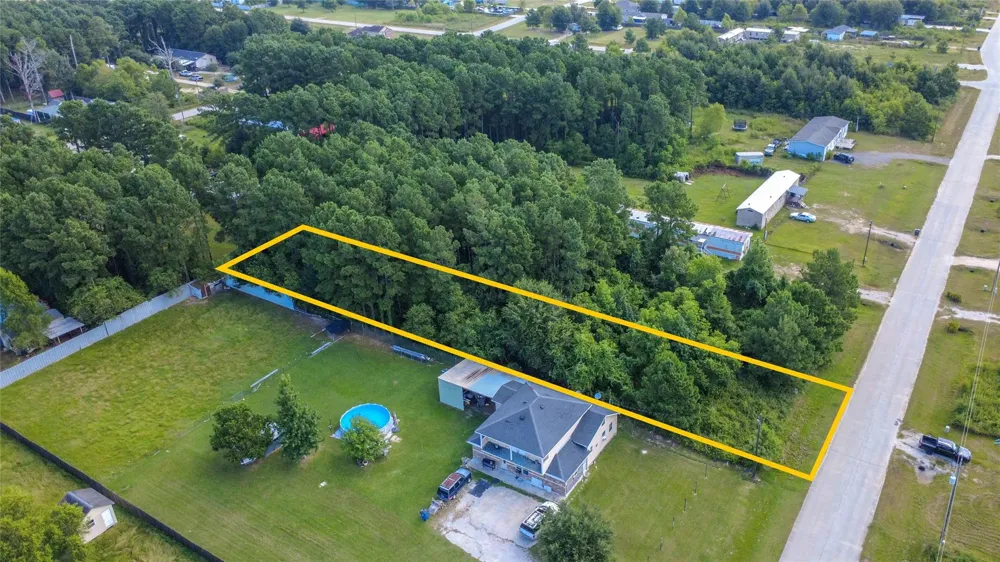 169 County Road 3560 Cleveland, TX 77327