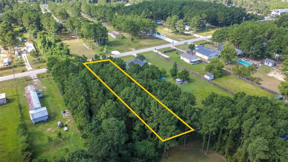 169 County Road 3560 Cleveland, TX 77327