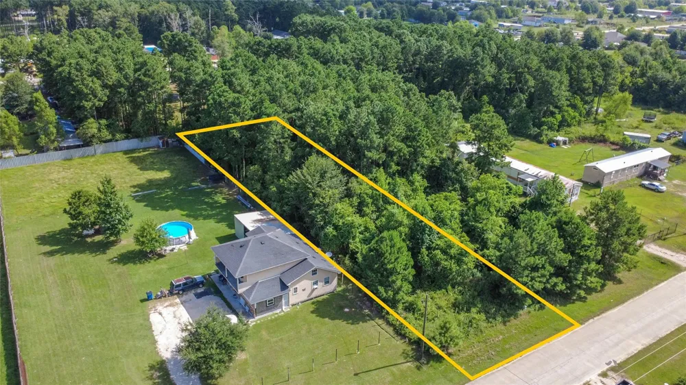169 County Road 3560 Cleveland, TX 77327