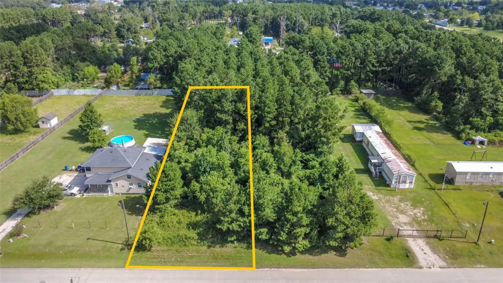 169 County Road 3560 Cleveland, TX 77327