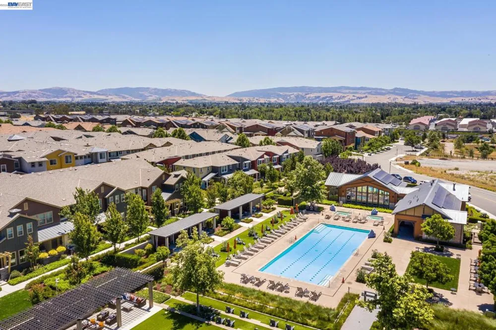 681 Sandalwood Drive #4 Livermore, CA 94551