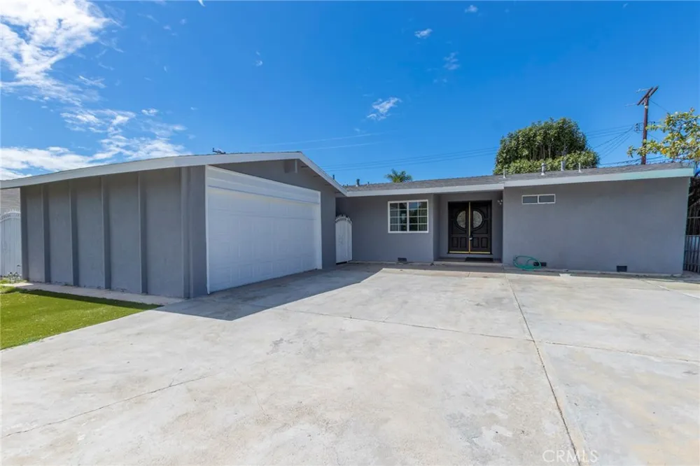 922 Toddy Street Santa Ana, CA 92703
