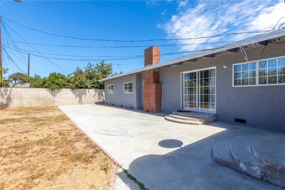 922 Toddy Street Santa Ana, CA 92703