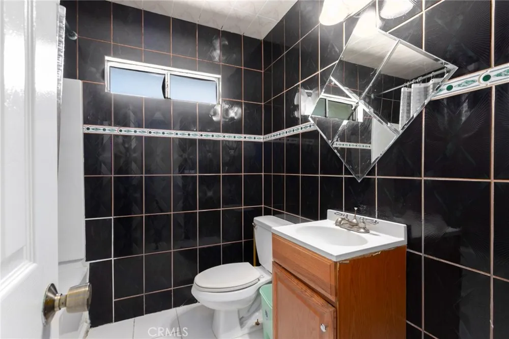 922 Toddy Street Santa Ana, CA 92703