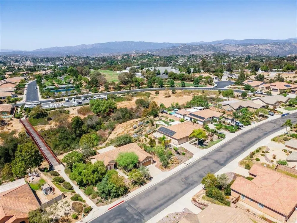 352 Tom McGuinness Jr Circle Fallbrook, CA 92028