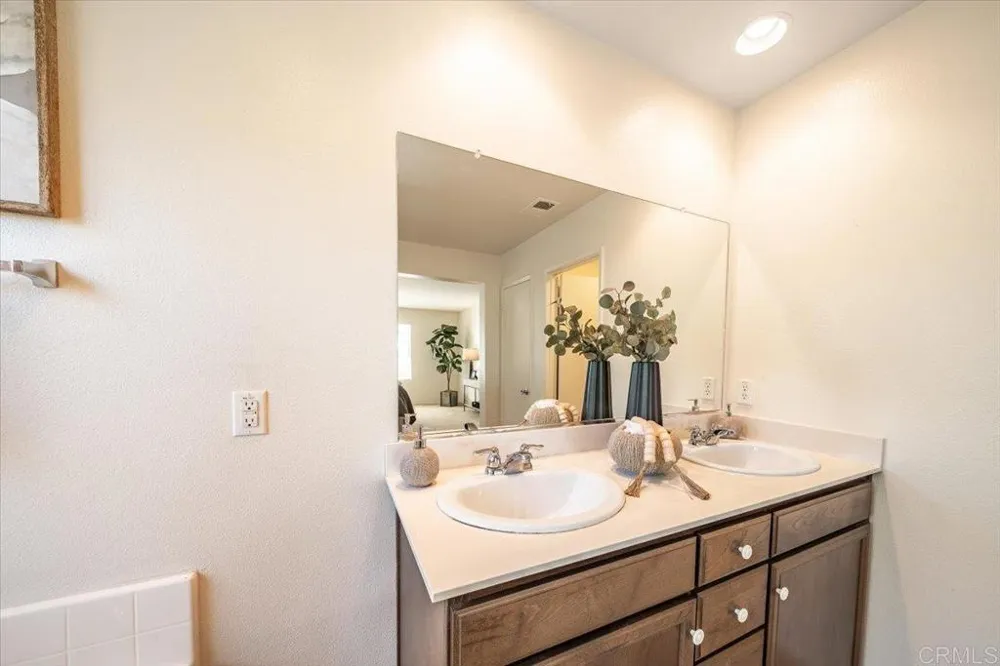 352 Tom McGuinness Jr Circle Fallbrook, CA 92028
