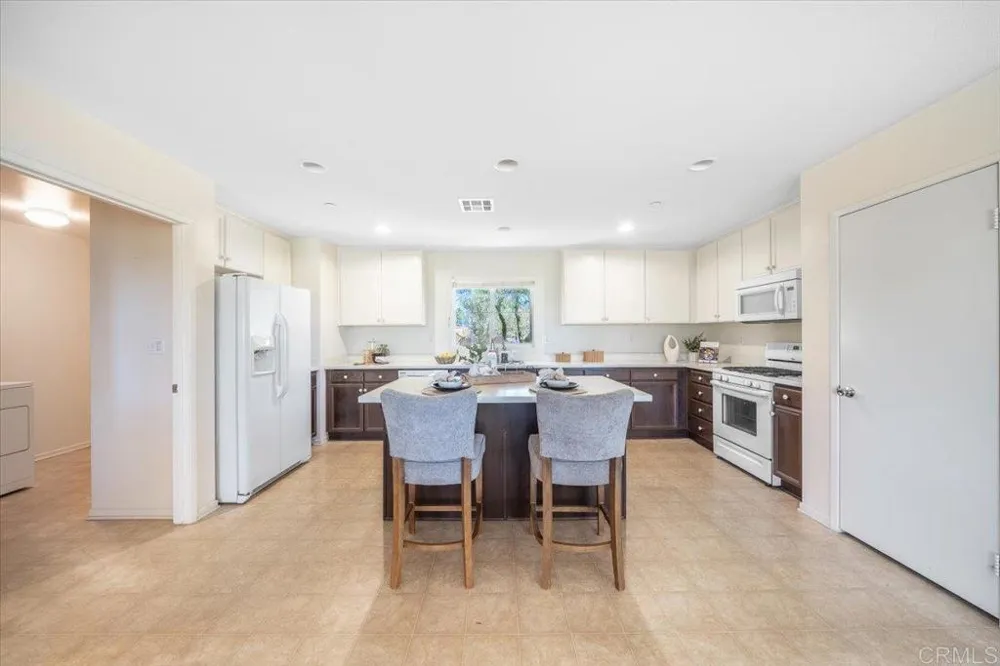 352 Tom McGuinness Jr Circle Fallbrook, CA 92028