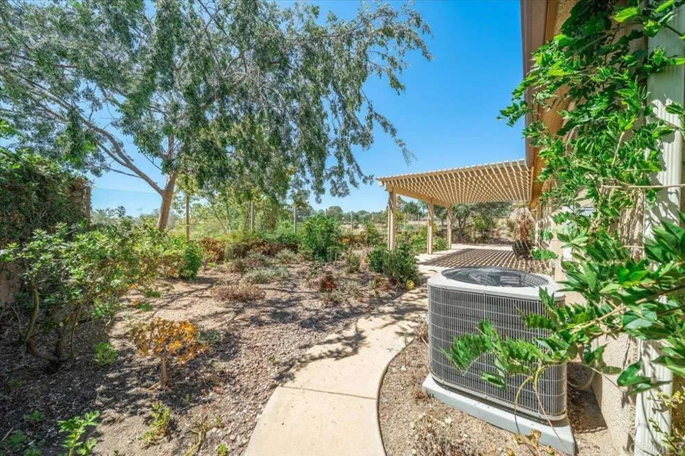 352 Tom McGuinness Jr Circle Fallbrook, CA 92028