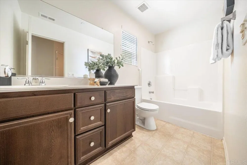 352 Tom McGuinness Jr Circle Fallbrook, CA 92028