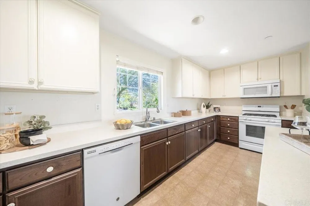 352 Tom McGuinness Jr Circle Fallbrook, CA 92028