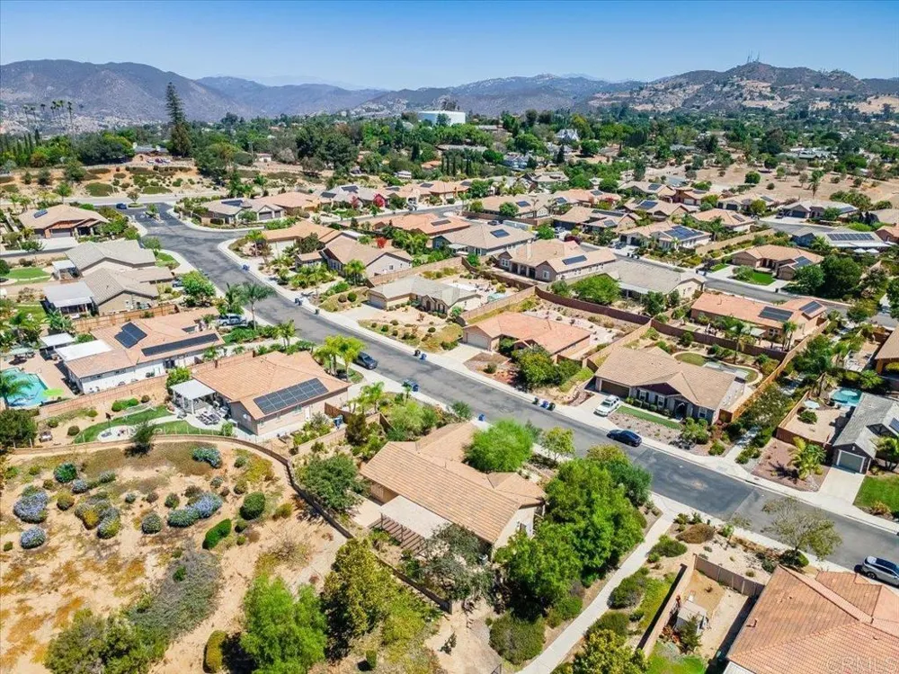 352 Tom McGuinness Jr Circle Fallbrook, CA 92028