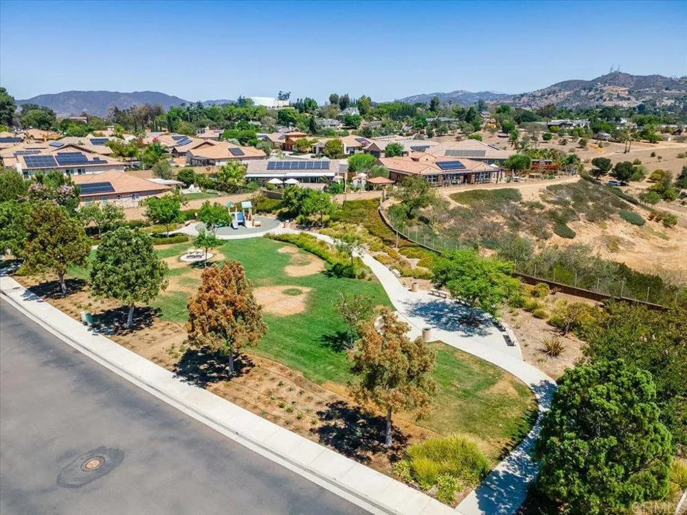 352 Tom McGuinness Jr Circle Fallbrook, CA 92028