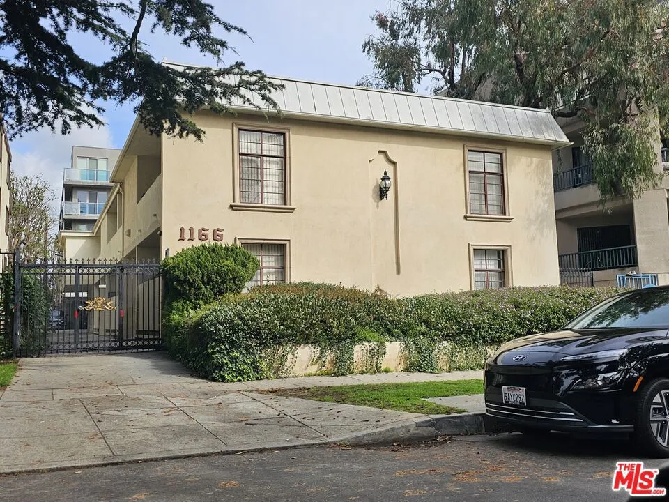 1166 Amherst Avenue #5 Los Angeles, CA 90049