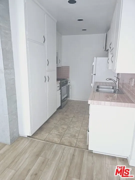 1166 Amherst Avenue #5 Los Angeles, CA 90049
