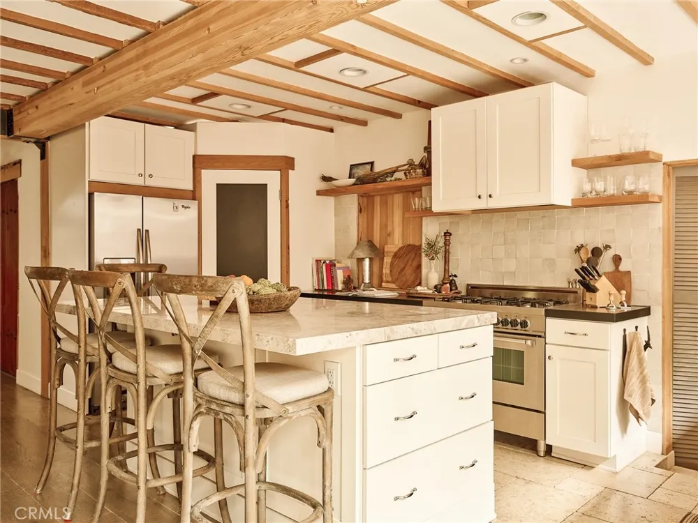 255 Hemlock Lake Arrowhead, CA 92352