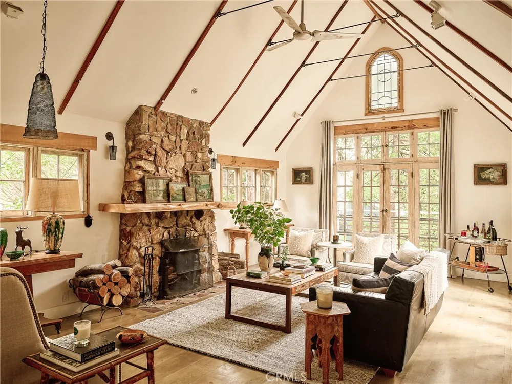 255 Hemlock Lake Arrowhead, CA 92352