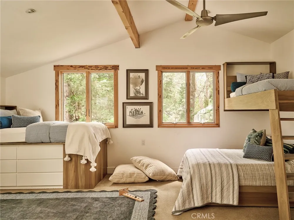 255 Hemlock Lake Arrowhead, CA 92352