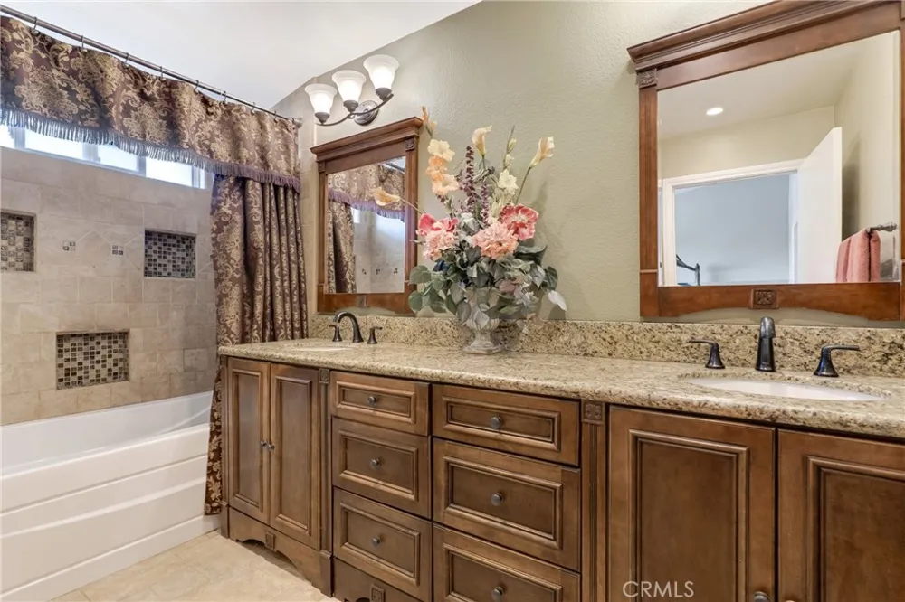 12119 Via Santa Barbara Sylmar, CA 91342