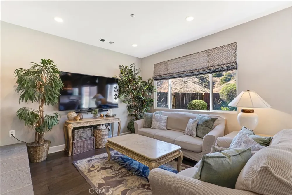 12119 Via Santa Barbara Sylmar, CA 91342