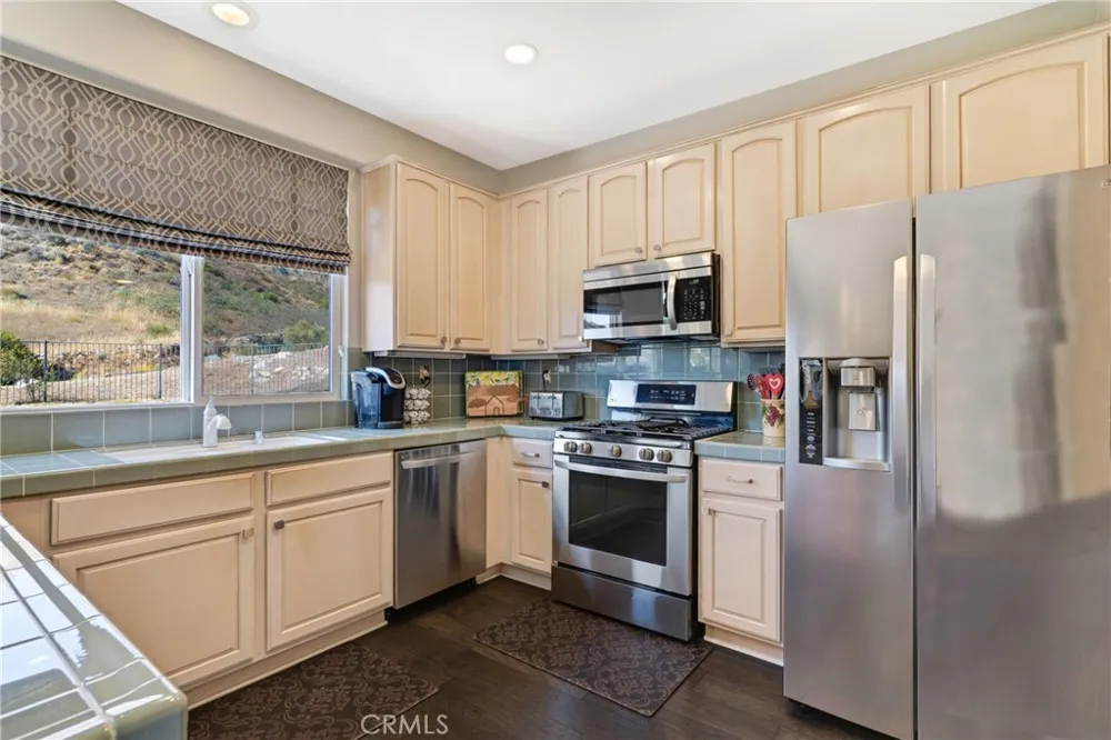 12119 Via Santa Barbara Sylmar, CA 91342