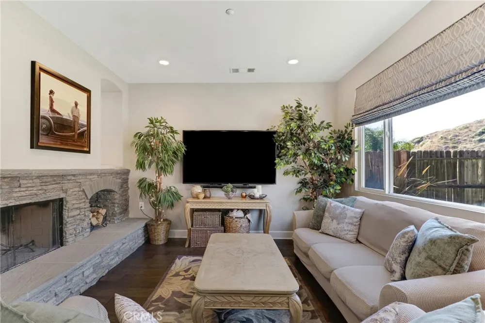 12119 Via Santa Barbara Sylmar, CA 91342